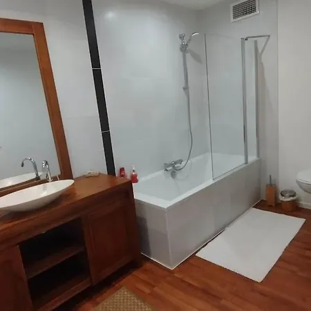 Joli Logement En Bord De Riviere Vakantiehuis *
